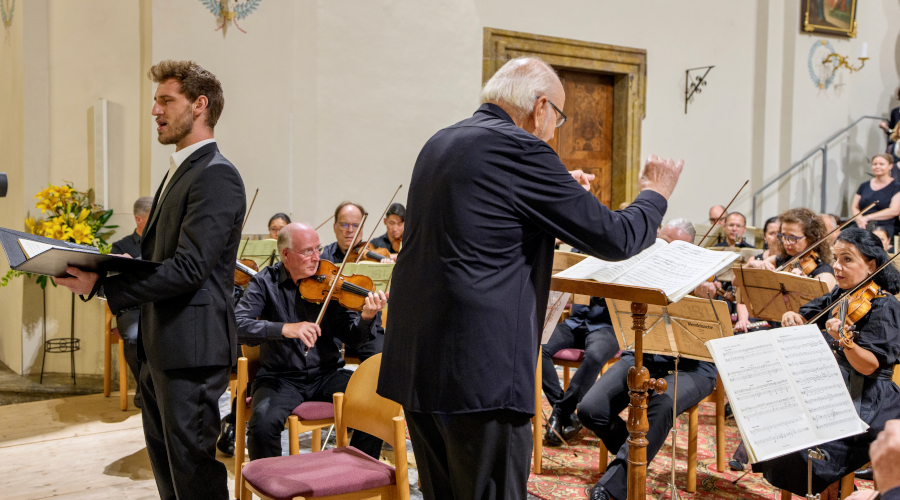Konzert "Paulus" von F. Mendelssohn Bartholdy am 1. Juli 2025. Philipp Schöllhorn singt Paulus, Fritz Lippe dirigiert, Josef Mostetschnig ist der Konzertmeister.
